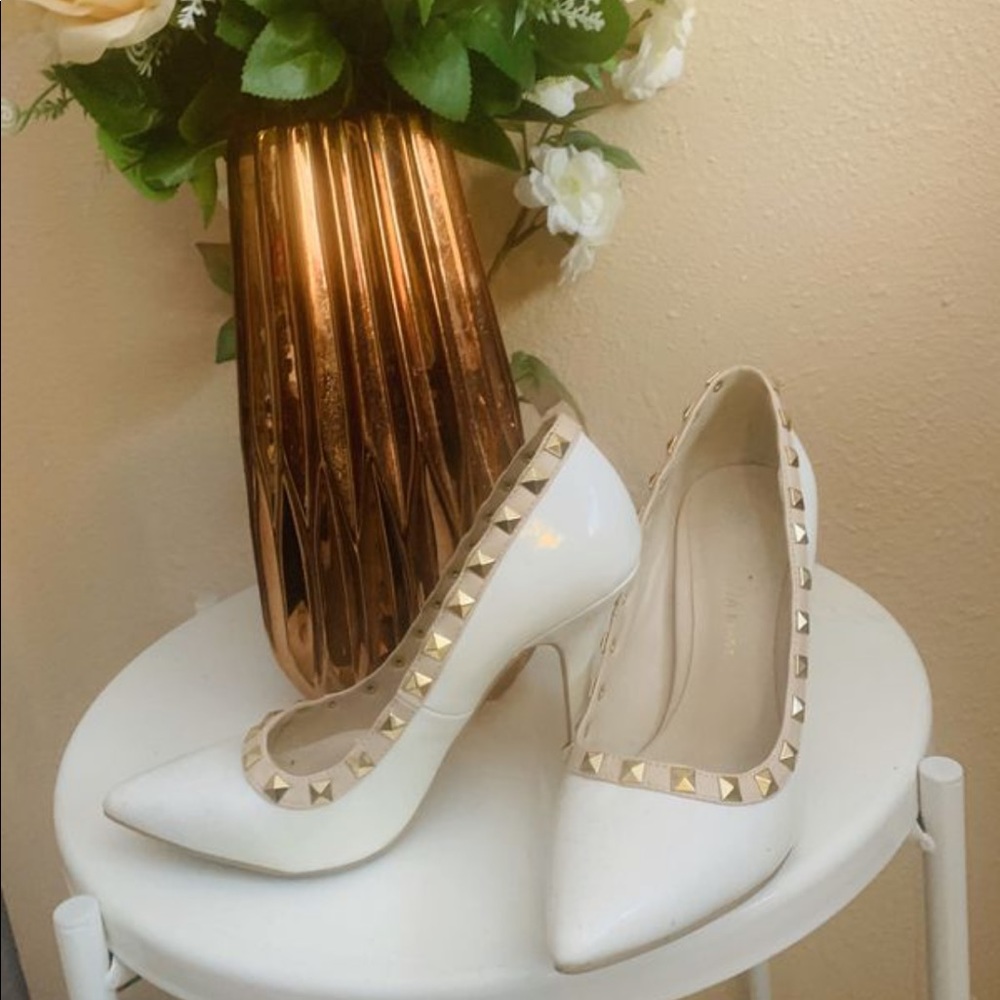 White Heels with Gold. Size 6.